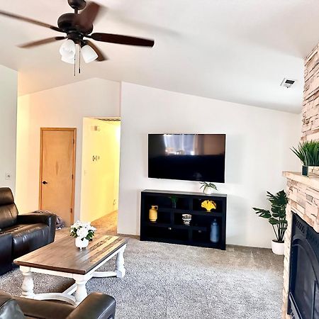 Hot Tub! King Bed-Firepitt-Near Airport& Freeway Villa Medford Dış mekan fotoğraf