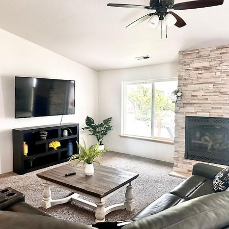 Hot Tub! King Bed-Firepitt-Near Airport& Freeway Villa Medford Dış mekan fotoğraf