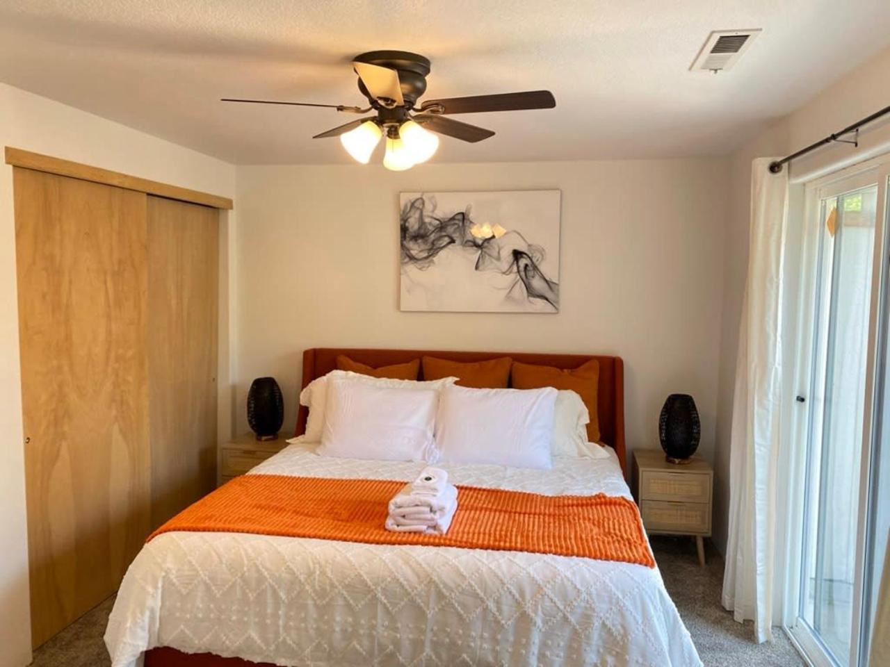 Hot Tub! King Bed-Firepitt-Near Airport& Freeway Villa Medford Dış mekan fotoğraf