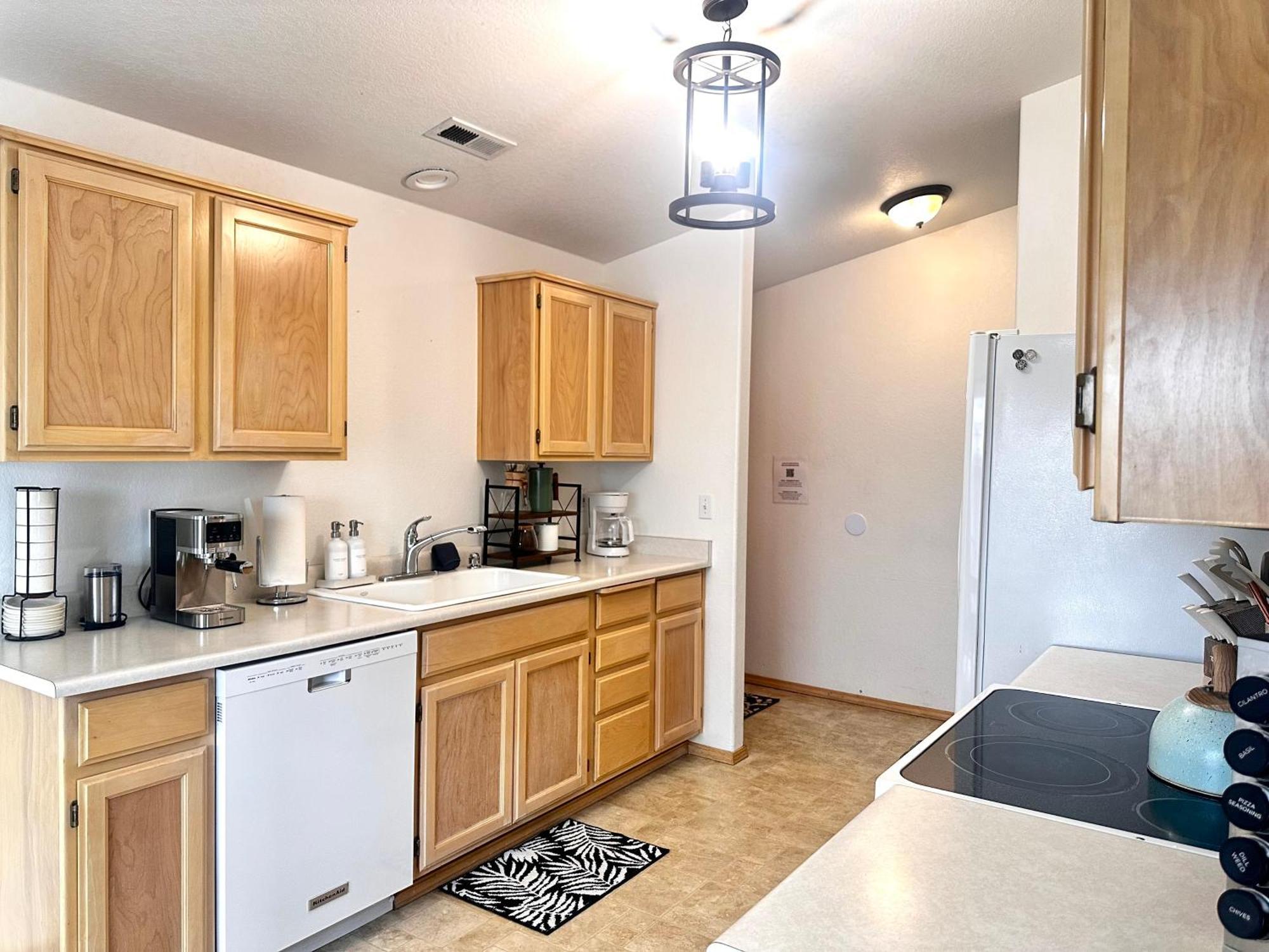 Hot Tub! King Bed-Firepitt-Near Airport& Freeway Villa Medford Dış mekan fotoğraf